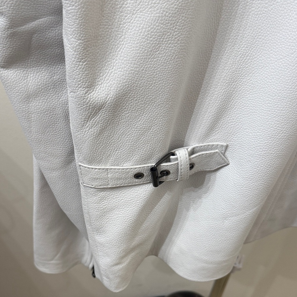 Vintage Women White Leather Racing Jacket with Patches - Picture 11 of 13